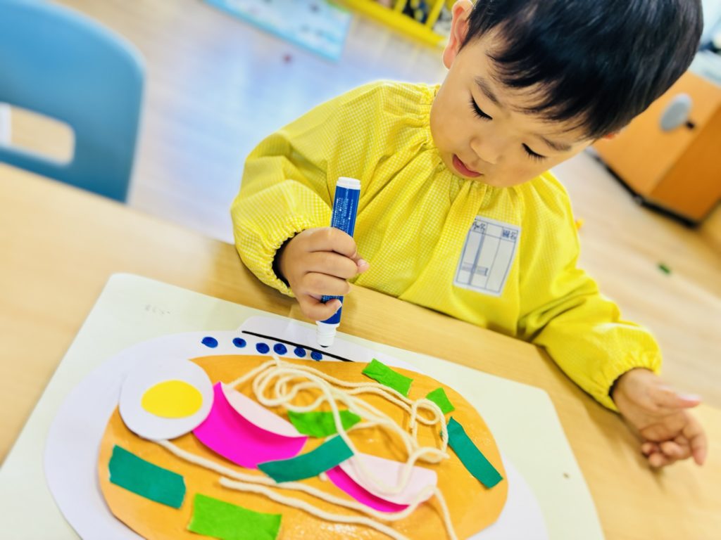 福岡県　京都郡　みやこ町　犀川　わくわくの幼稚園　のびのびhttps://waku2noki.com/7629/幼https://waku2noki.com/7232/稚園　幼稚園　保育園　認定こども園　子ども　保育　弁当　ママ弁当　遠足　年長　年中　年少　未満児　みやこ町保育園　行橋市幼稚園　よちよち広場　言葉遊びかるた遊び　表現遊び　外遊び　お花見　個人制作　マット遊び　体育遊び　らブロック遊び　滑り台　砂場　絵パズル　みのむし　クリスマス制作　お散歩　作品展　ボール遊び　花見　体操教室　指スタンプ製作　給食参観　時の記念日製作　年長製作　あそびワーク　あそび
七夕飾り　絵の具と､ハロウィンお面作り
0、1歳児　フープ　ハロウィン英会話　すべり台　リズム遊び　季節の制作